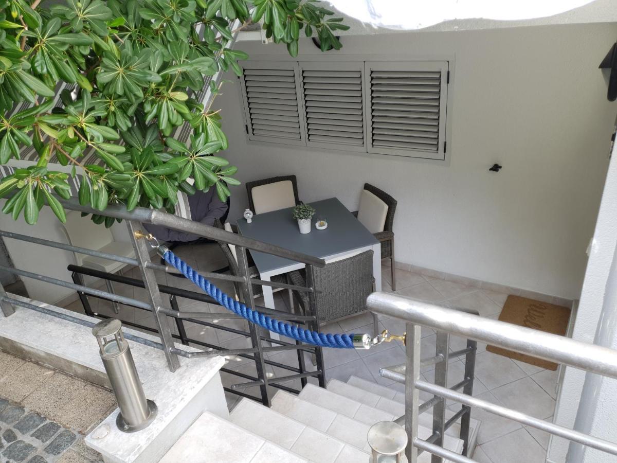 App 2+2 Nizic Apartment Макарска Екстериор снимка